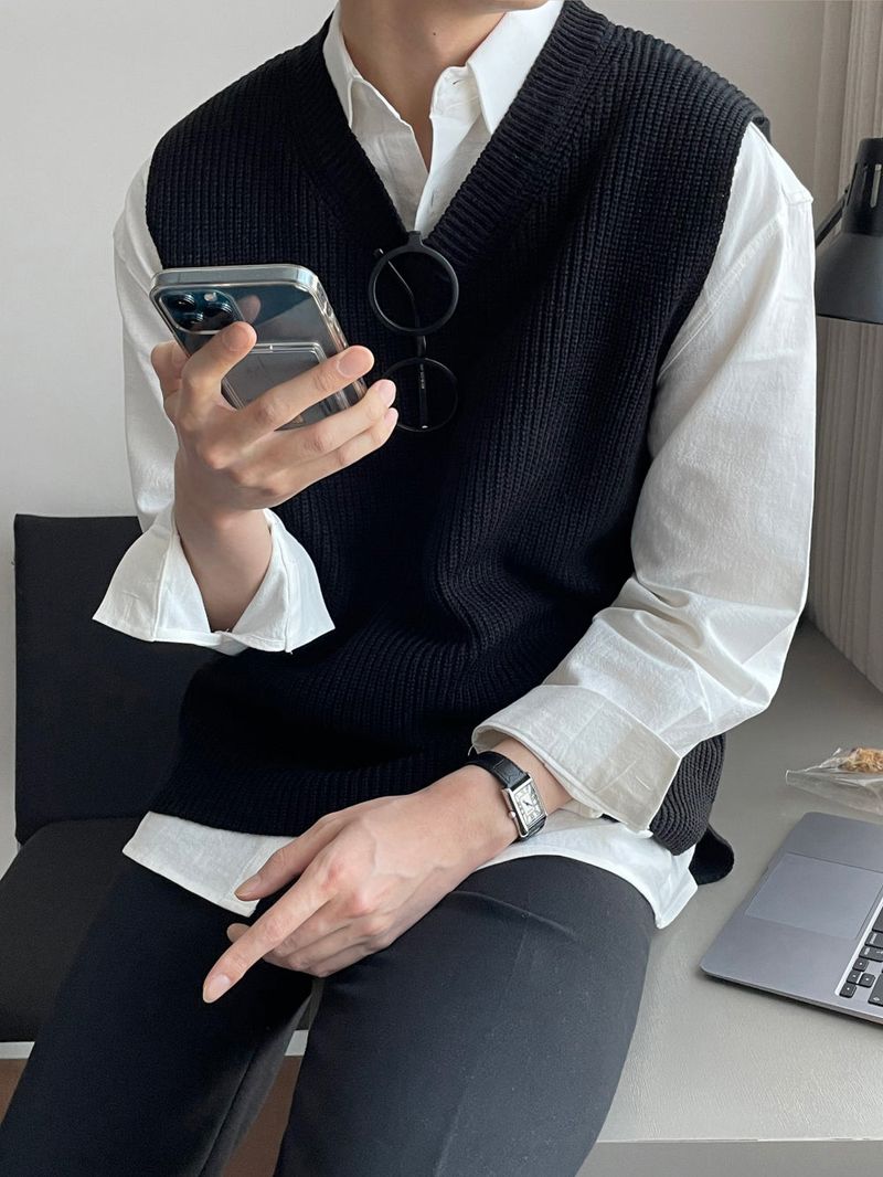 lemenne（ルメンヌ）の「LMN Needed Hatch V-Neck Vest Knitwear (9 colors)（Tops）」