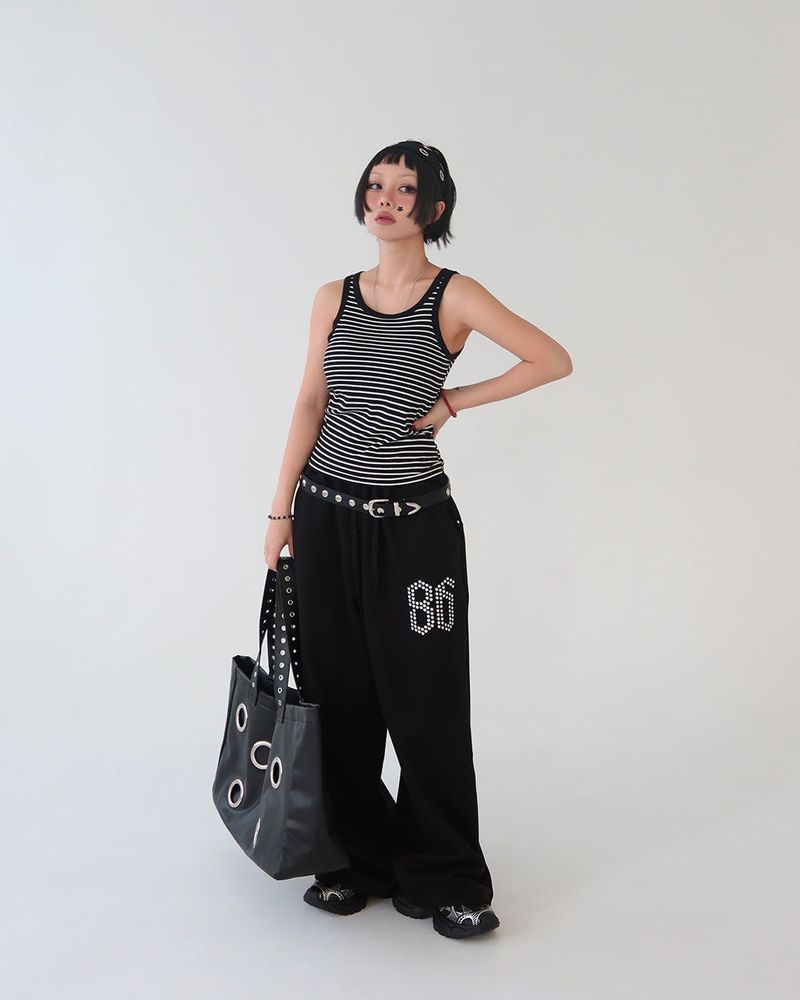 Stripe Dangara is a sleeveless top with a cap