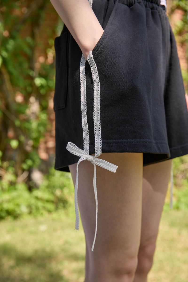 ADEE LACE SHORTS (3 COLORS)
