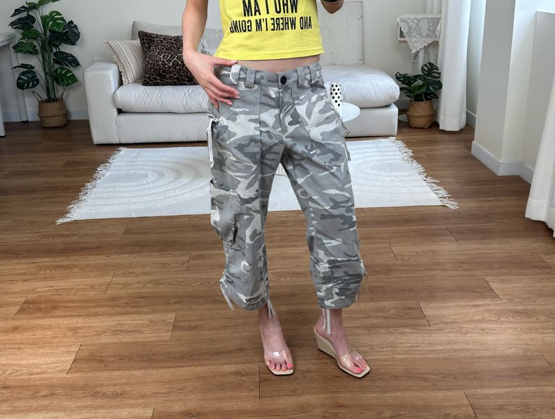 ribbon camo capri pants