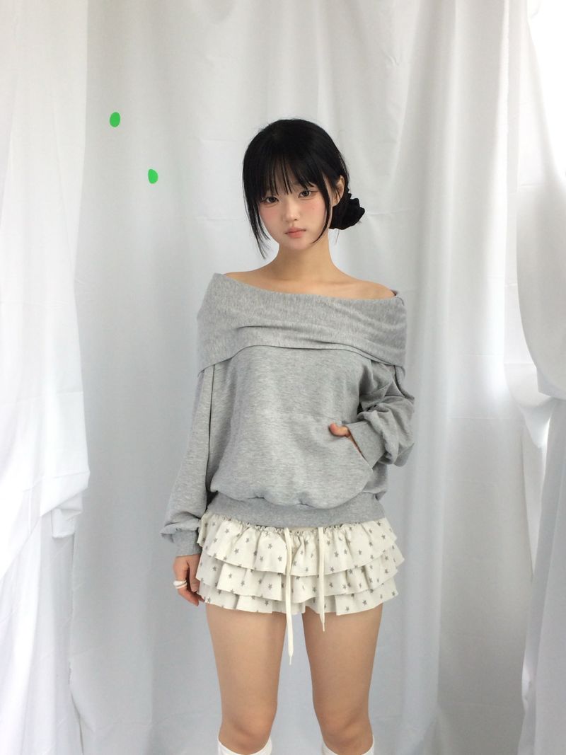 ner.ui.bin（ノエビン）の「ライトルーズフィットオフショルダーフード（トップス）」