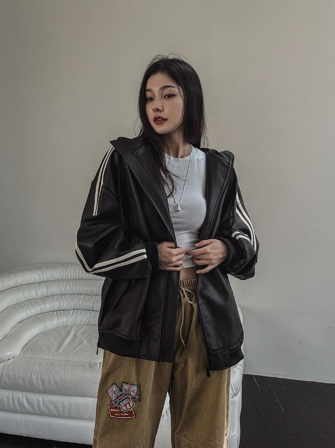Track shirring leather hooded jacket