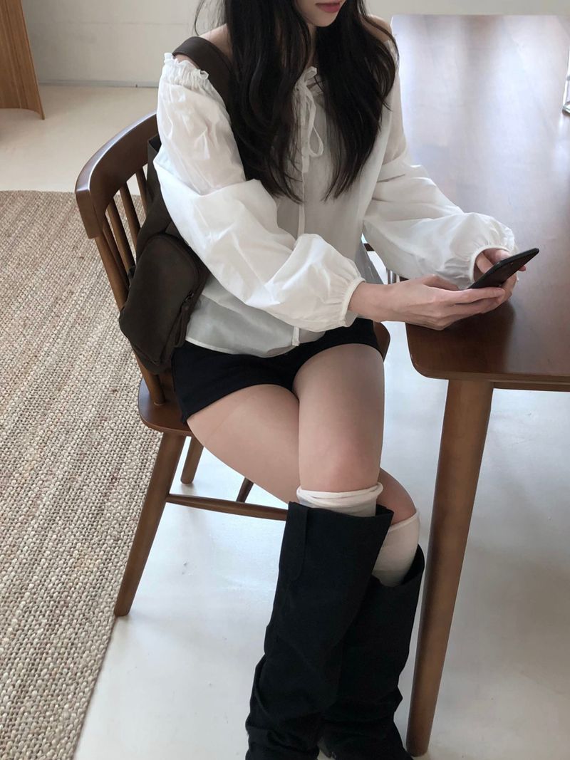 Dear button off-shoulder blouse (2 colors)