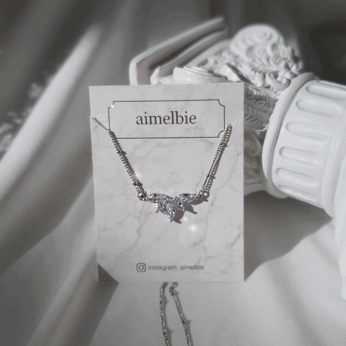 aimelbie（アイメルビー）の「[VIVIZ Eunha Necklace] ヘブンリークリスタルネックレス-シルバー(Regular Length Version)（アクセサリー）」