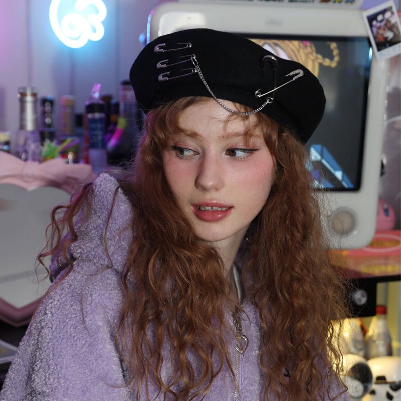 0 4 safety pin chain beret - BLACK