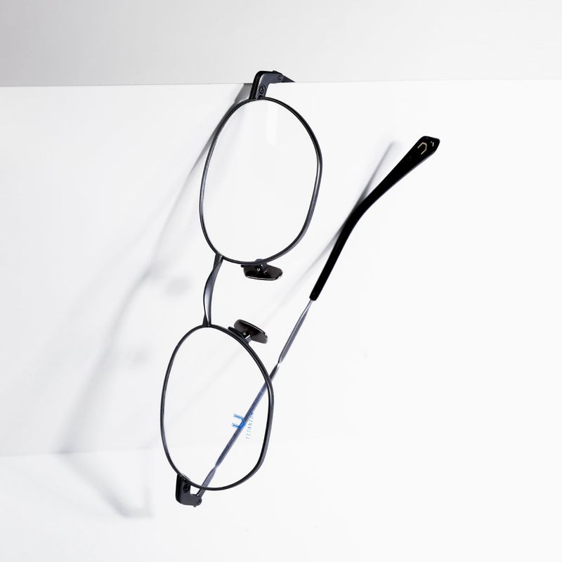 Knouun Round titanium glasses CODE. 101. A Black