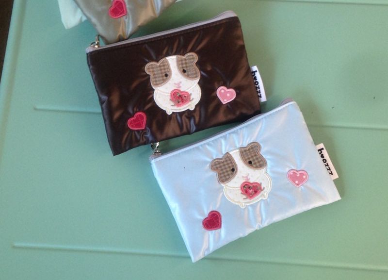 <The Heart-Stealing Guinea> pouch(s,m)