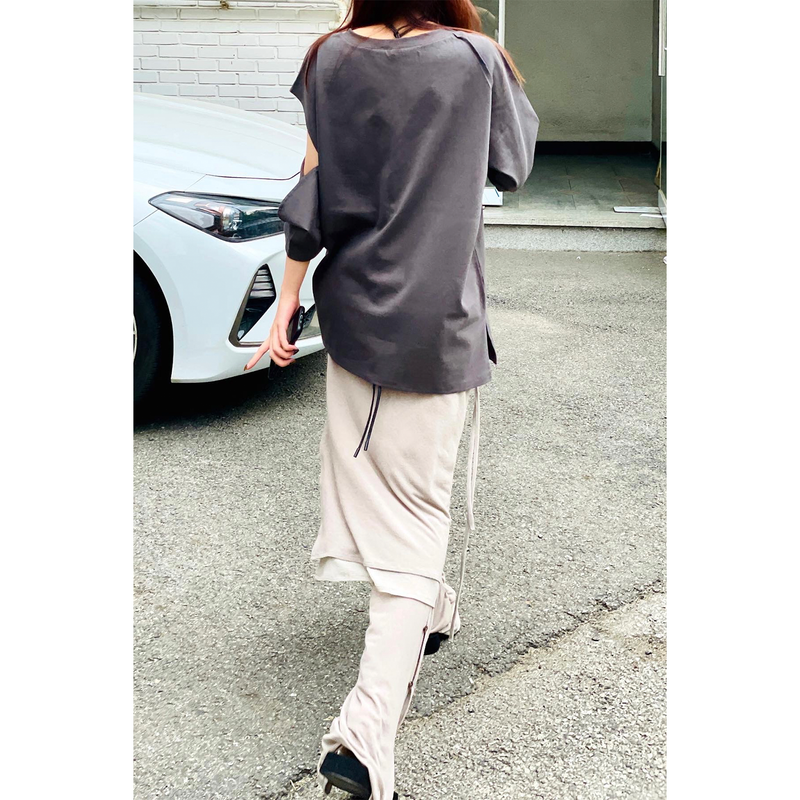 SLIP NECK OVERLOCKED TEE