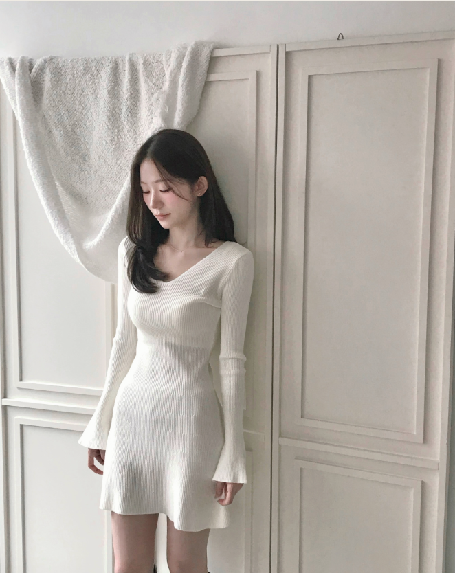 cloudemotion（クラウドエモーション）の「milktea bell flare knit ops（Dresses）」