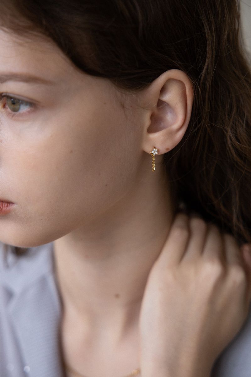 Tiny star and chain drop earring