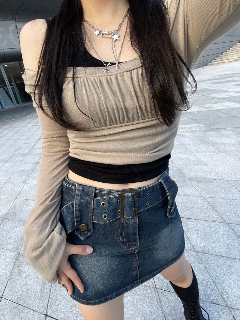 heenytsuki（ヒニツキ）の「airy Off-Shoulder Shirring Long sleeve（Tops）」