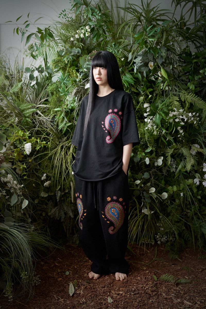 PAISLEY PRT. CUT-OUT 1/2 TEE (Black)