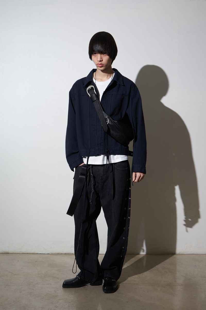 H-Buckle Banana Leather Bag (black)