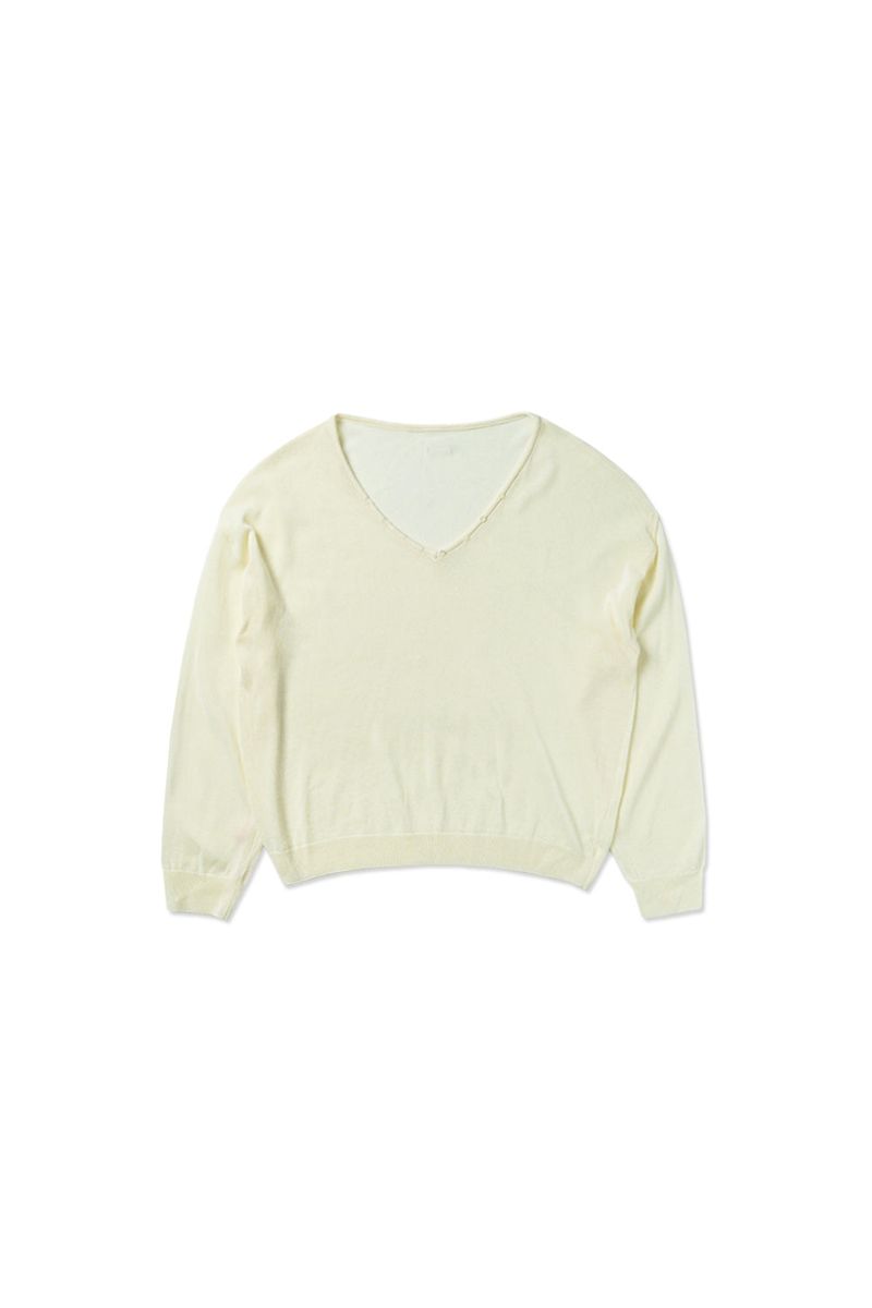 Button v-neck knit_ivory