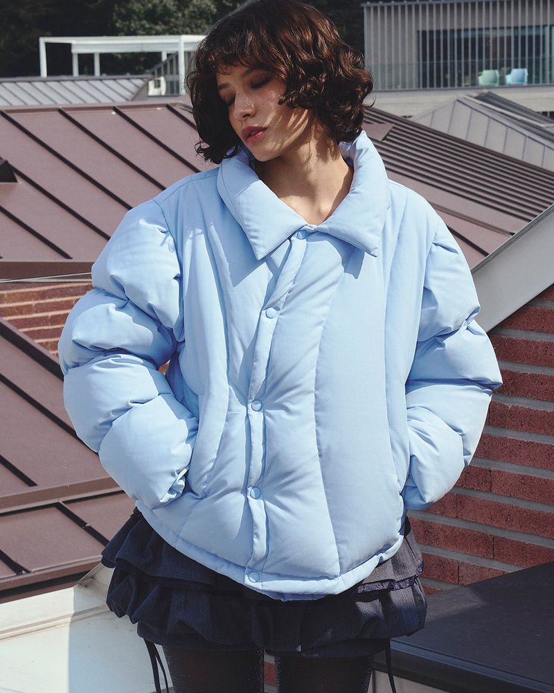 NYXX(エヌワイエックスエックス)の「CURVE LINE COLLARED DOWN PUFFER (SKY BLUE)(Jackets/Outerwear)」