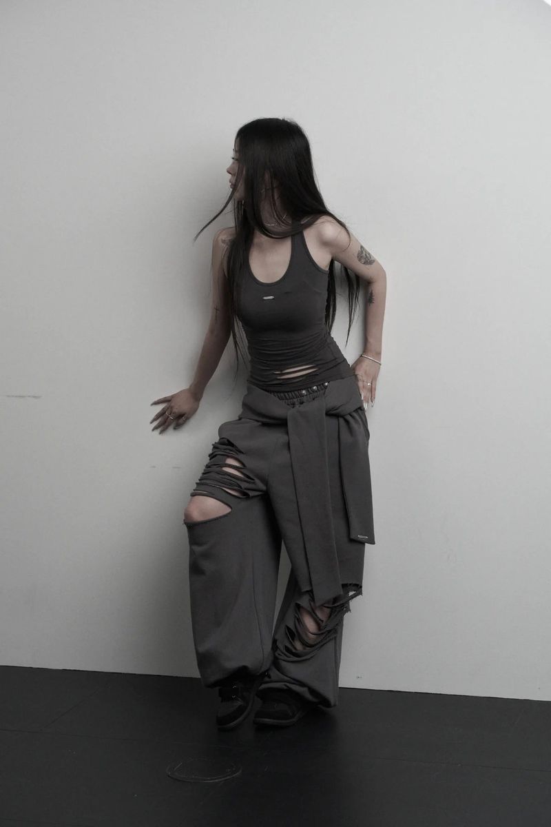 [label] hand-cut damage halterneck sleeveless (charcoal)