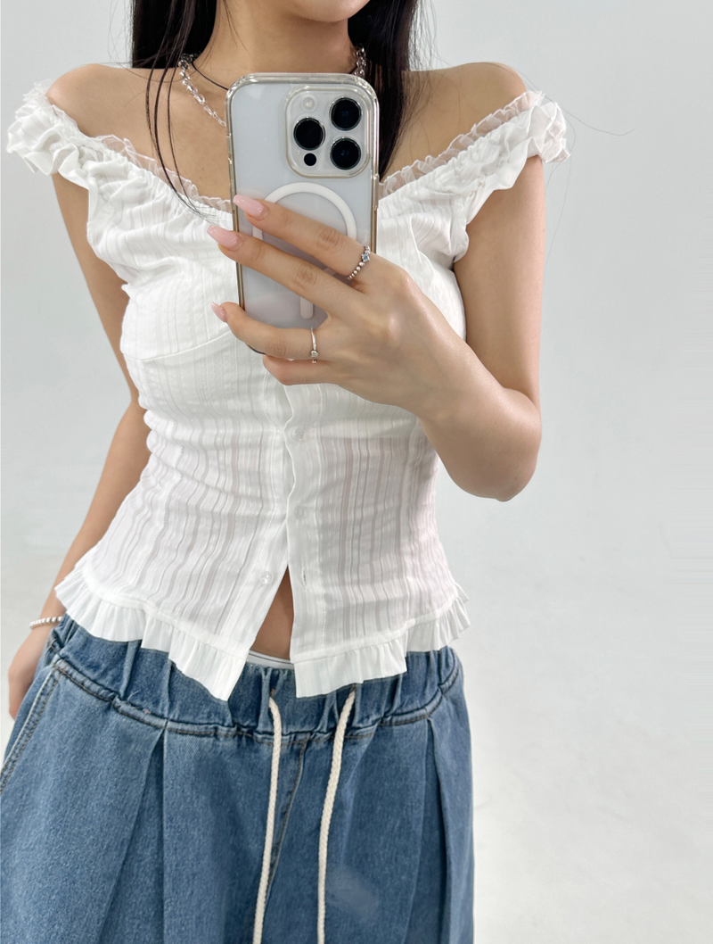 CCORTTI（コルッティ）の「FRILL LACE BLOUSE SLEEVELESS 🤍🖤（Tops）」
