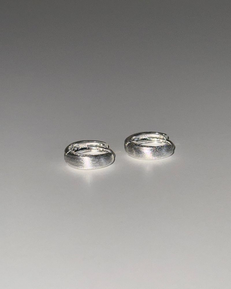 Truth earring (silver)