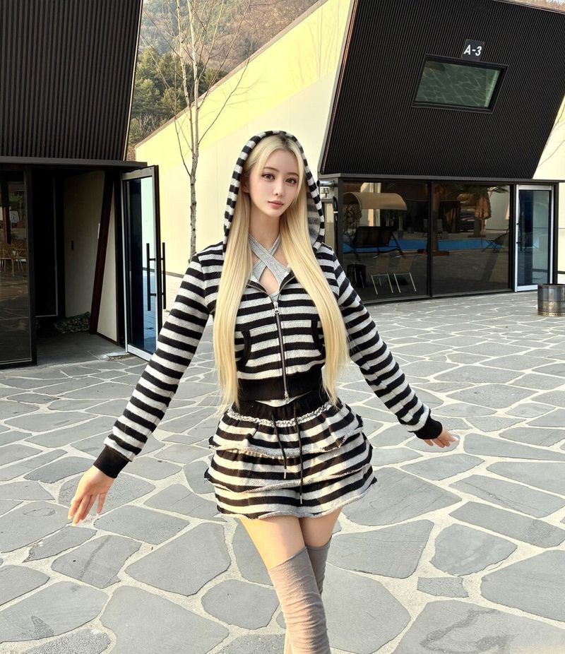 1476. Love stripe crop hood zip-up (2color)