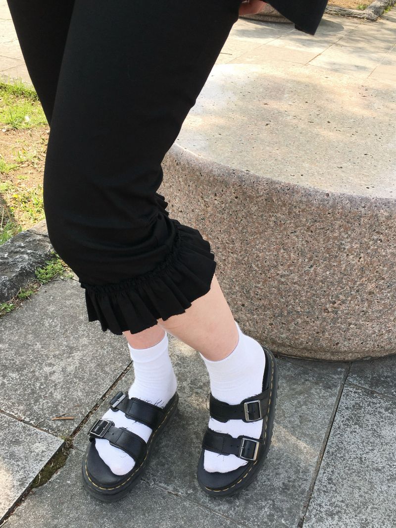 Whistle Frill Elastic Banding Capri Pants (1c)