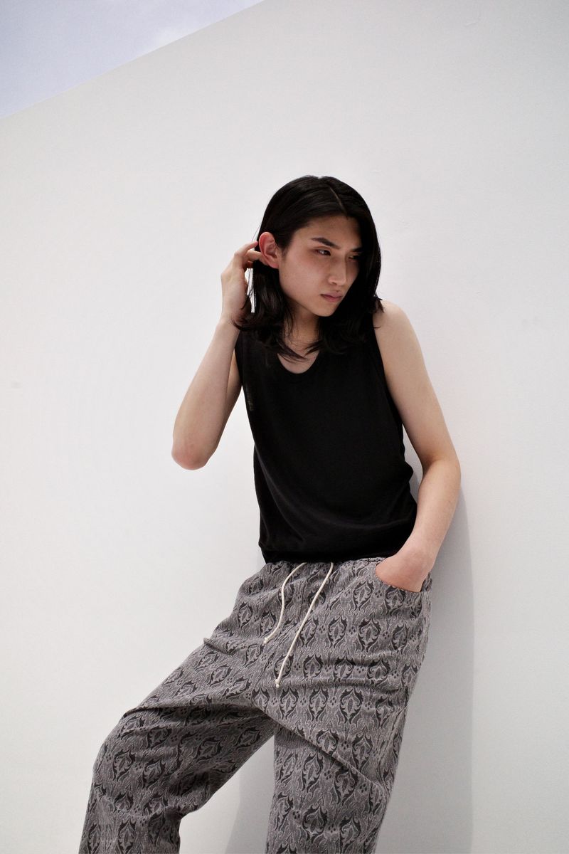 Lotu（ロトゥ）の「リネンオーバルネックニット, ブラック（トップス）」