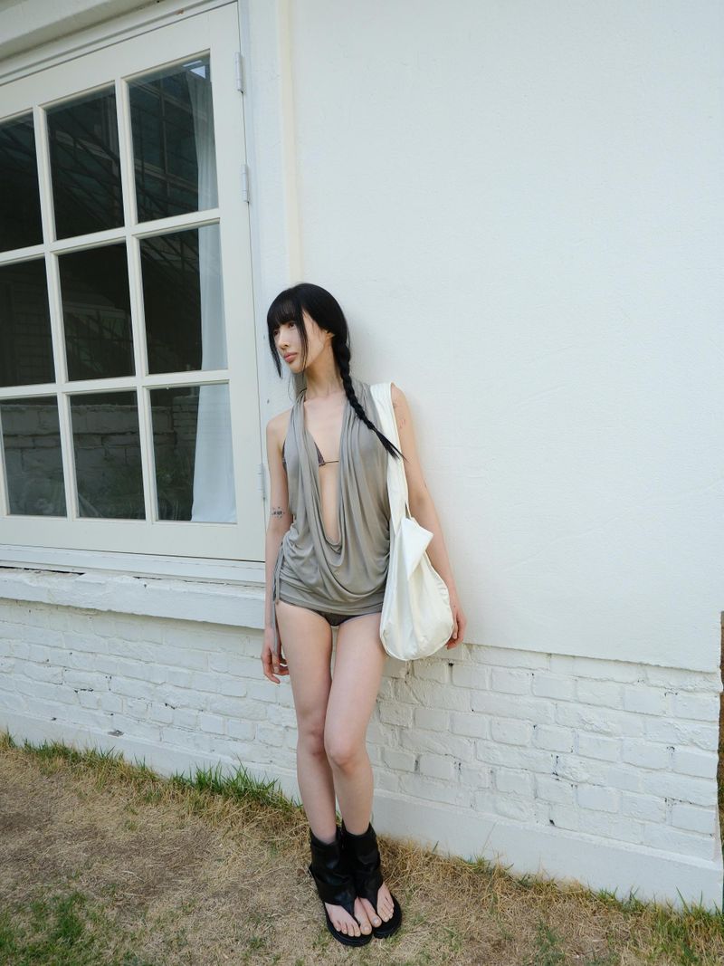 drape halter long slvl