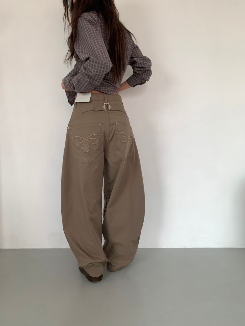 EMBO BACK BIJO CURVED PANTS (3C)