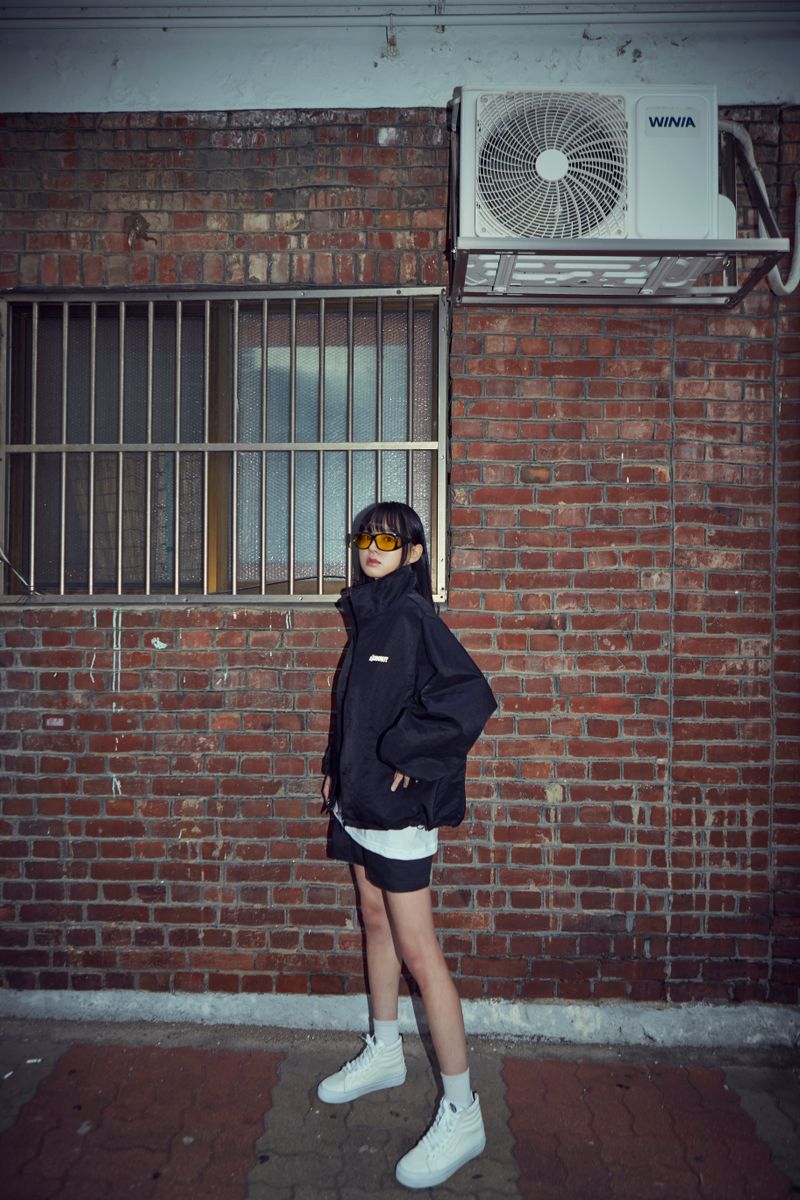 Reflective backpleat windbreaker_black