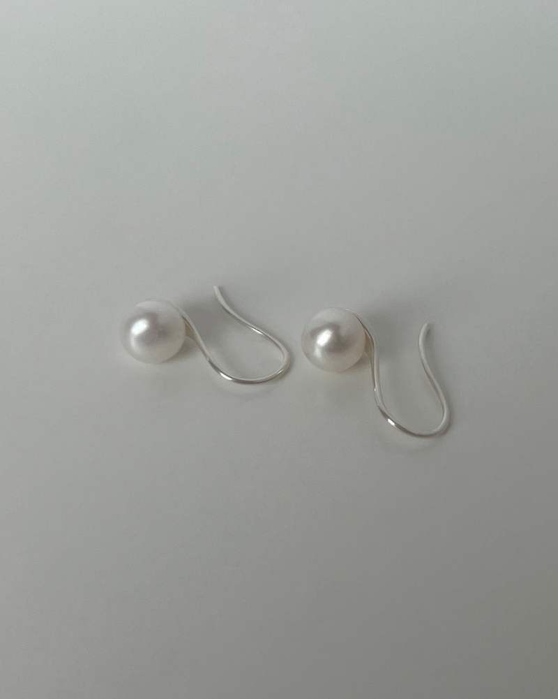 Sunday pearl earring (silver)