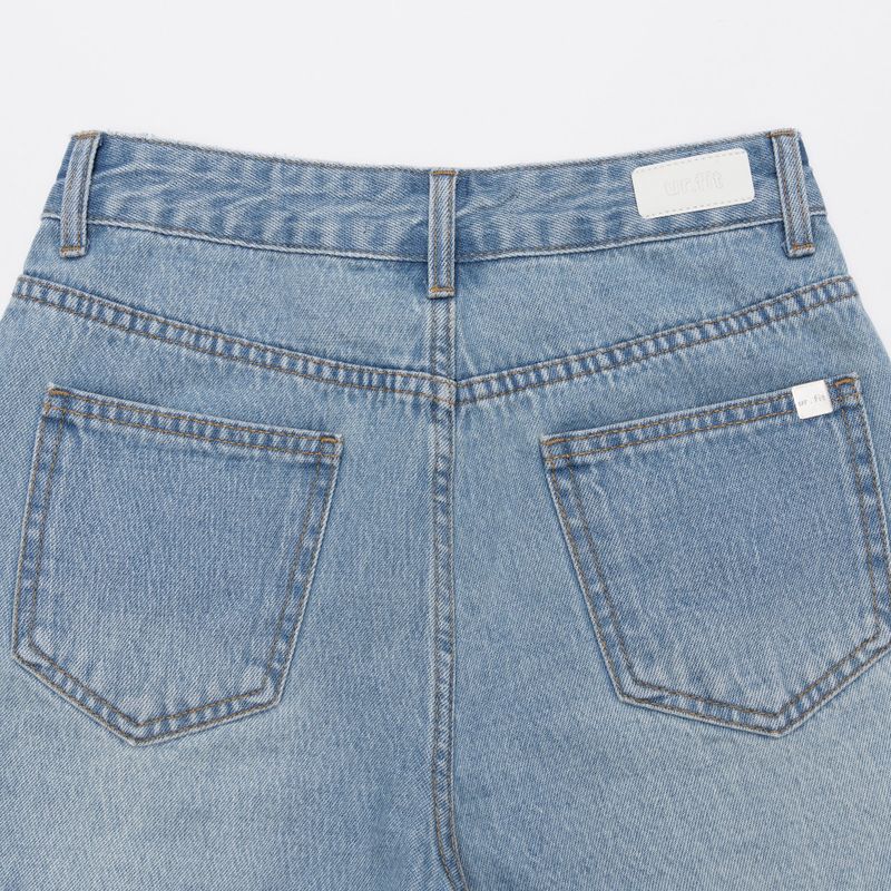 FLOWER EMBROIDERY LIGHT BLUE DENIM SHORTS code 18201
