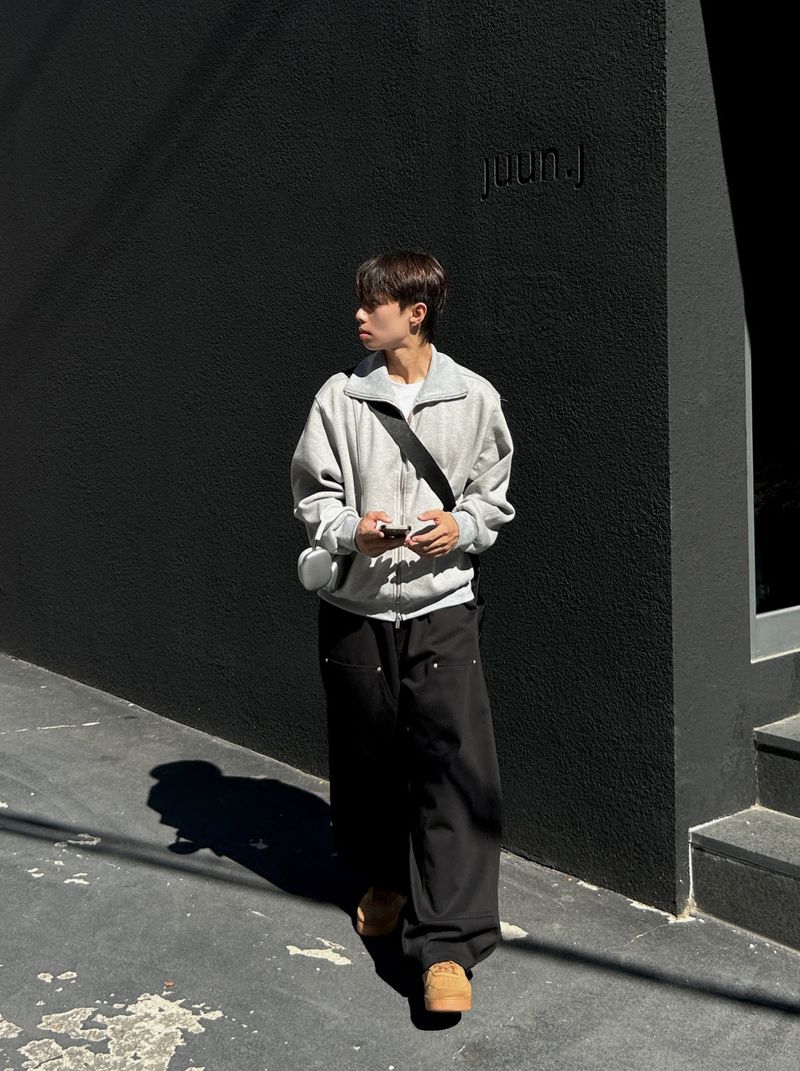 ONE-RIVET CURVED ZIP
