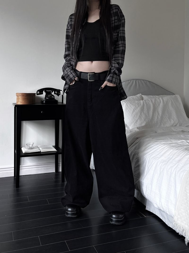 overfit velvet wide pants