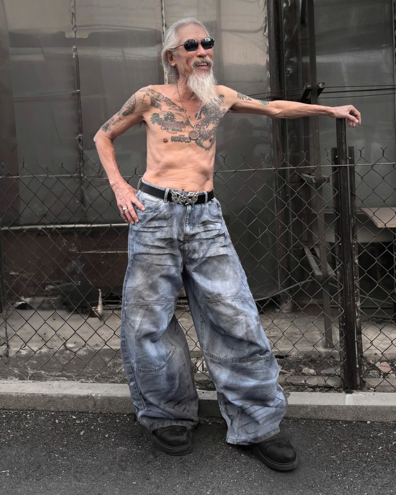 Dirty light blue baggy jean