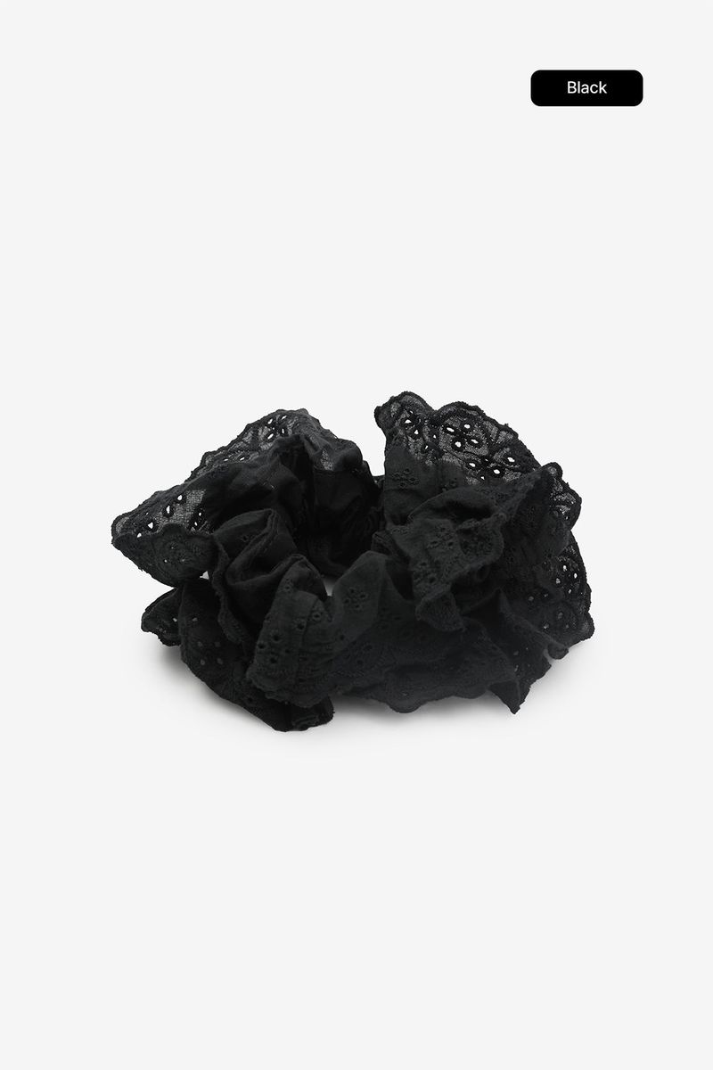 Elvie broderie scrunchie