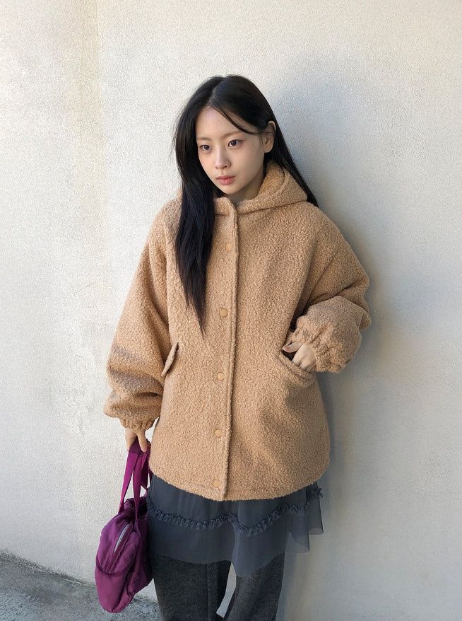 BAON（バオン）の「Syasdeulo Quilted Boucle Hood Half Coat Jacket（Jackets/Outerwear）」