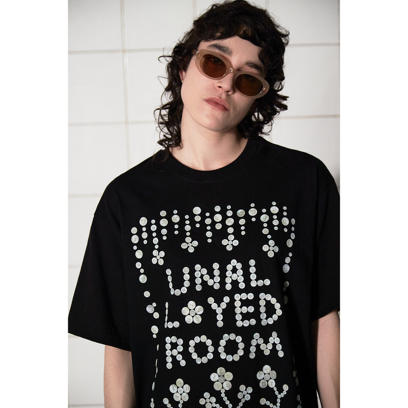 BUTTON LOGO T SHIRT / BLACK
