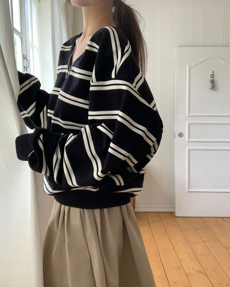 [ORIGINAL] Soy Stripe V-Neck Oversized Sweatshirt