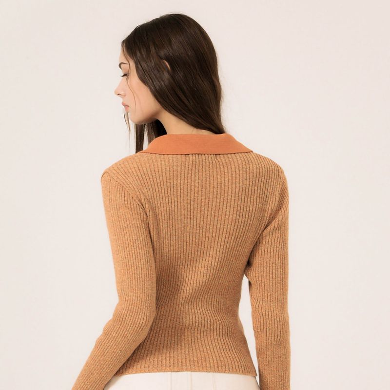 EVMOIU（エブモウ）の「COLOR BLOCK LONG SLEEVED POLO KNIT - DEEP BEIGE（Tops）」