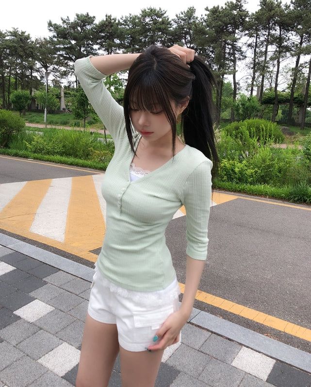 ULAN（ユレン）の「Ringo Button V-Neck Three Quarter T-Shirt（Tops）」