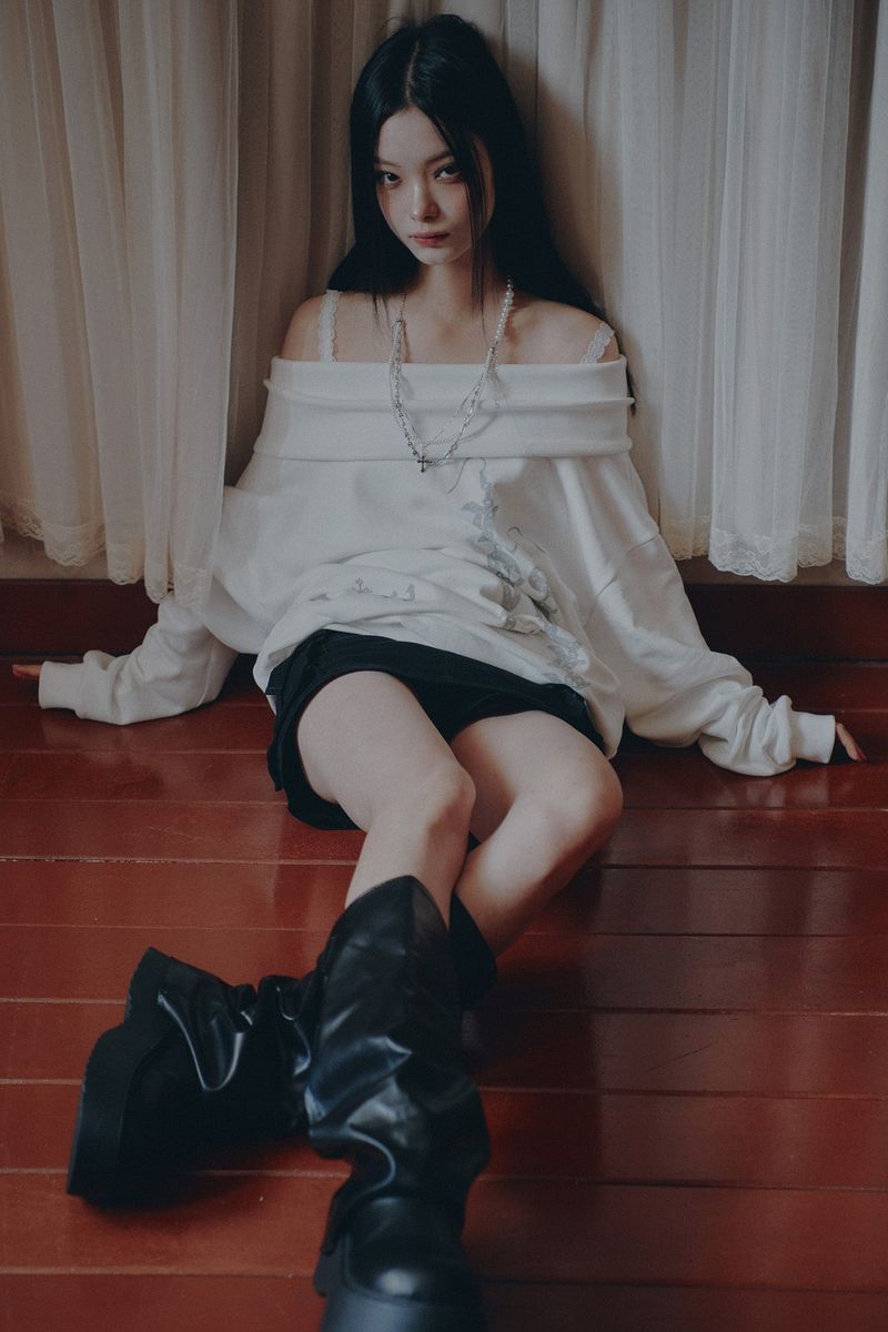 PAIN OR PLEASURE（ペインオアプレジャー）の「SPELL OFF-SHOULDER SWEATSHIRT white（Tops）」
