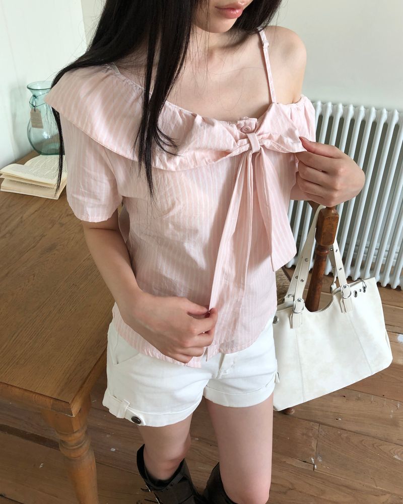 WONDER WONDER(ワンダーワンダー)の「Lohain Ribbon Off-Shoulder Blouse(Tops)」