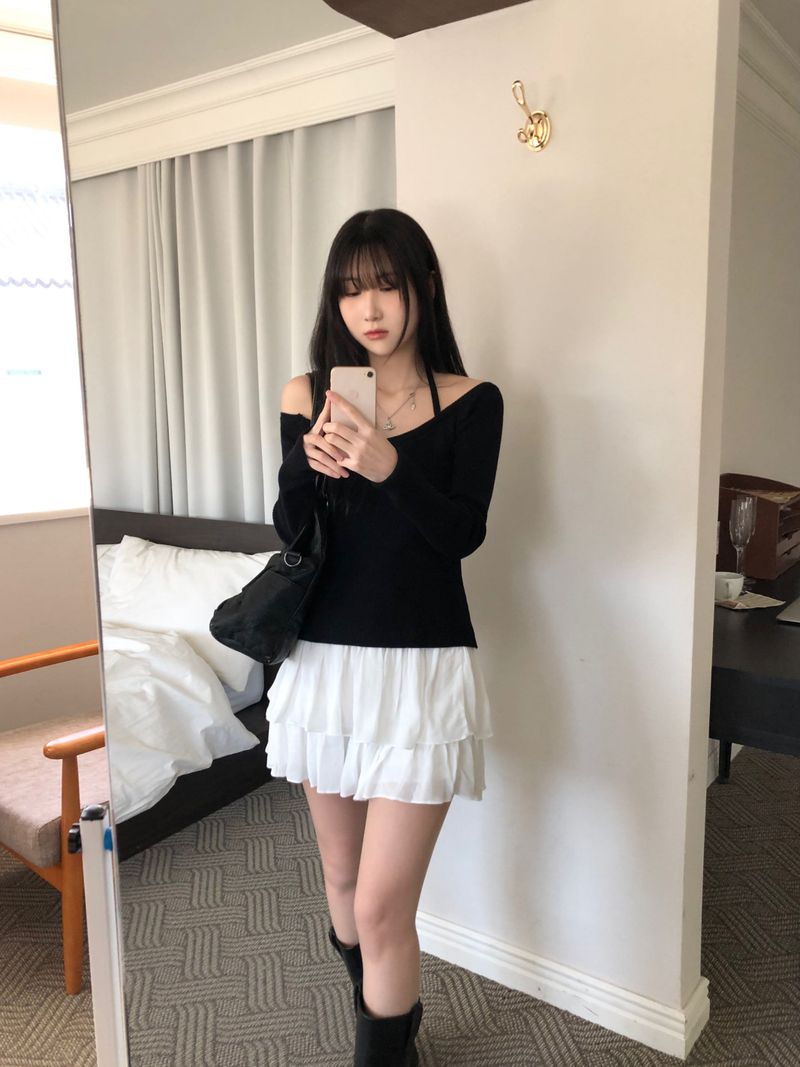 Halter Off-Shoulder Knitwear (2 colors)