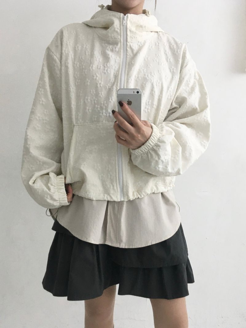 RITCORE(リットコア)の「Mini Zan Flower Embossed Crop Hoodie (6c)(Tops)」
