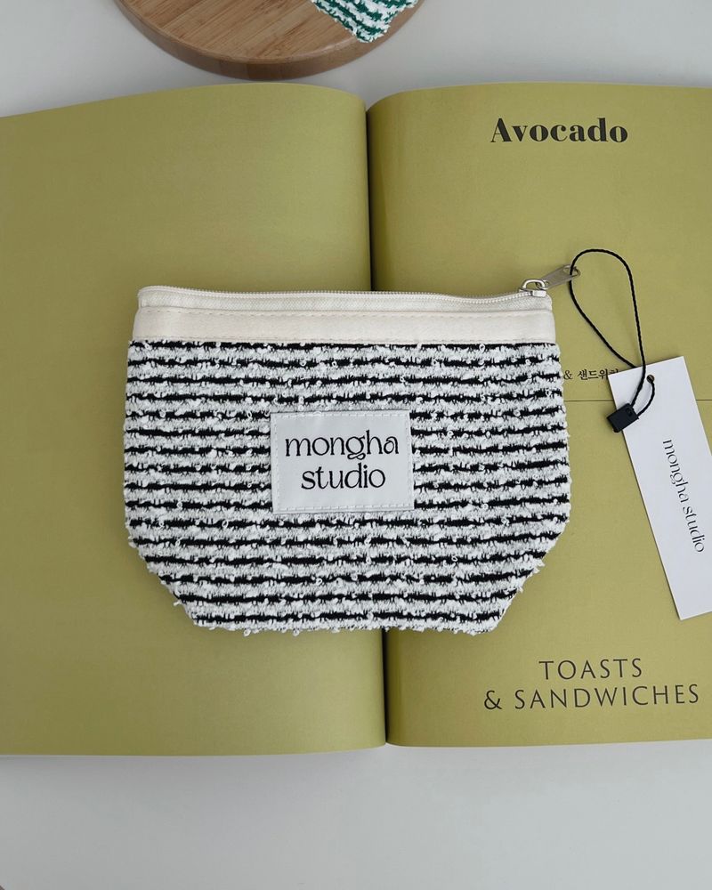 mongha studio（モンハスタジオ）の「zipper pouch - Summer tweed (black)（Smartphone Accessories）」
