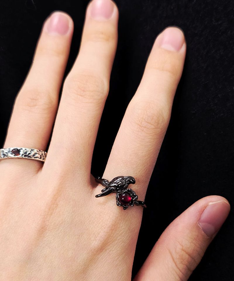 Raven Red Black Gothic Vintage Ring
