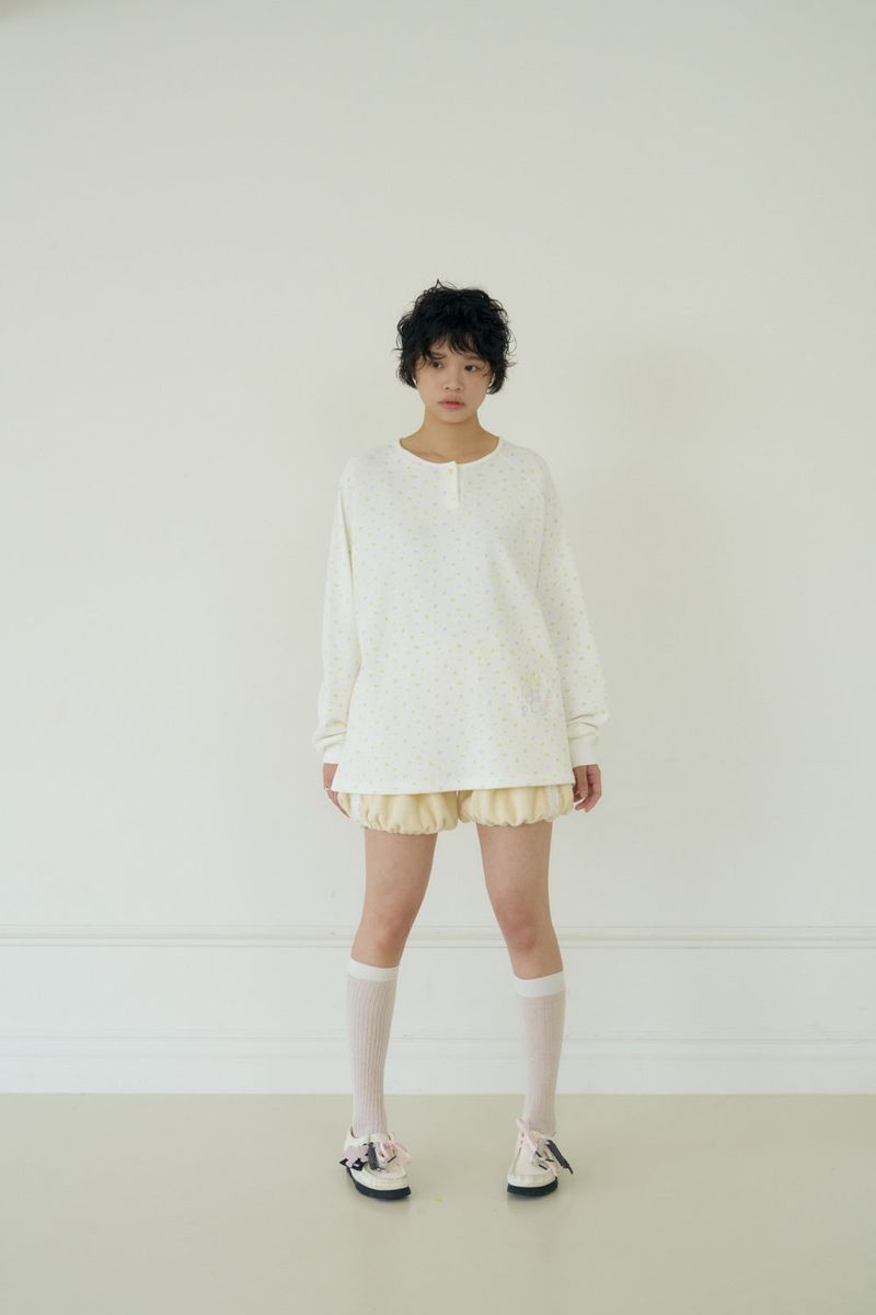 SHAKIRI(シャキリ)の「KIKI HENLEY NECK WAFFLE TOP (WHITE)(Tops)」