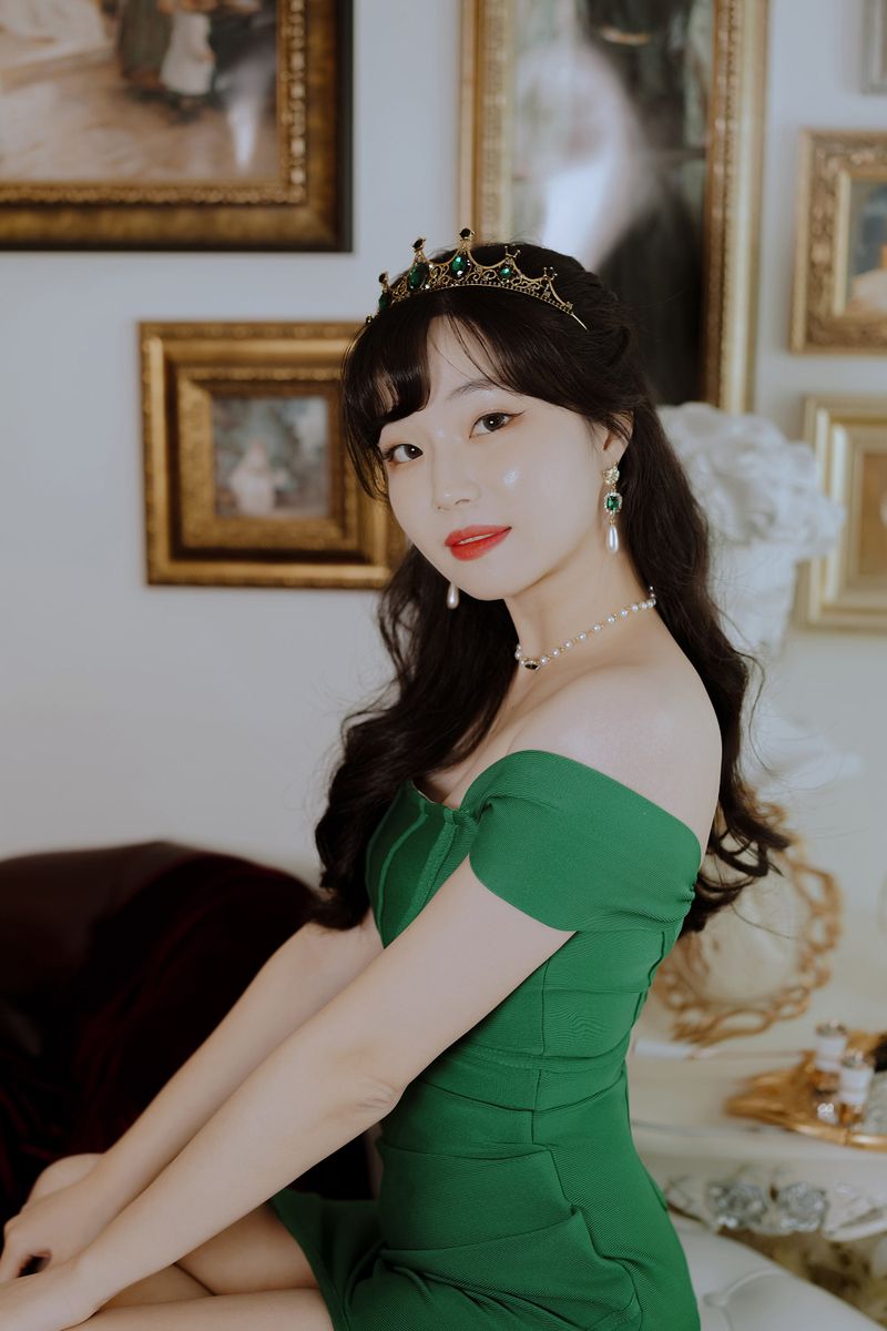 Emerald Square Pearl Choker Necklace