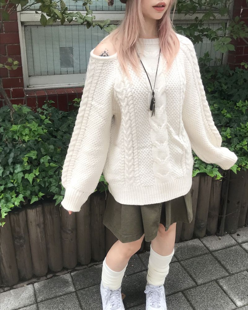 heenytsuki（ヒニツキ）の「Vintage Twisted Balloon Unbalanced Slit Knitwear（Tops）」