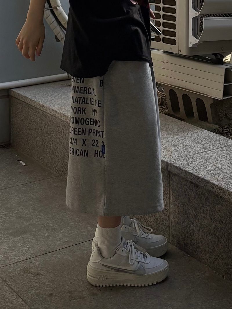 one-pocket lettering bermuda pants