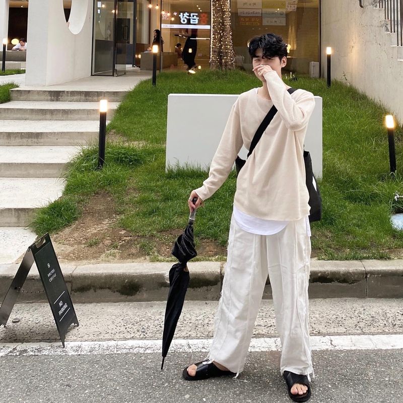 Long layered U neck sleeveless T shirt